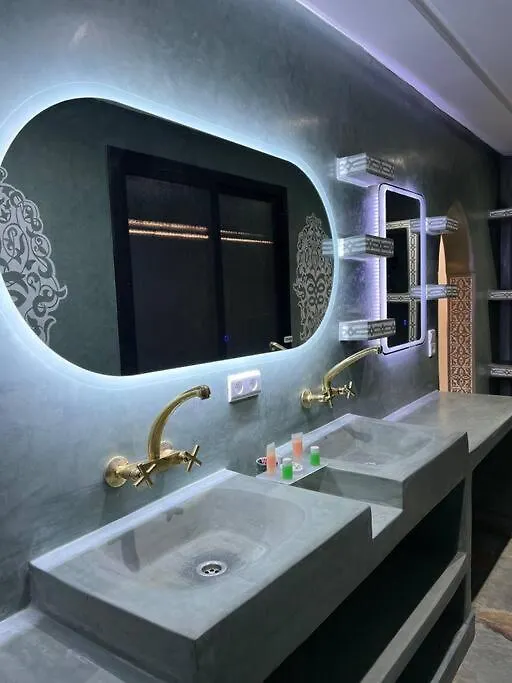 Appartement Bien Situe A Gueliz 마라케시 모로코