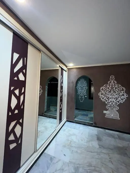 Appartement Bien Situe A Gueliz 마라케시 아파트