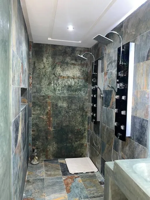 Appartement Bien Situe A Gueliz 마라케시 모로코