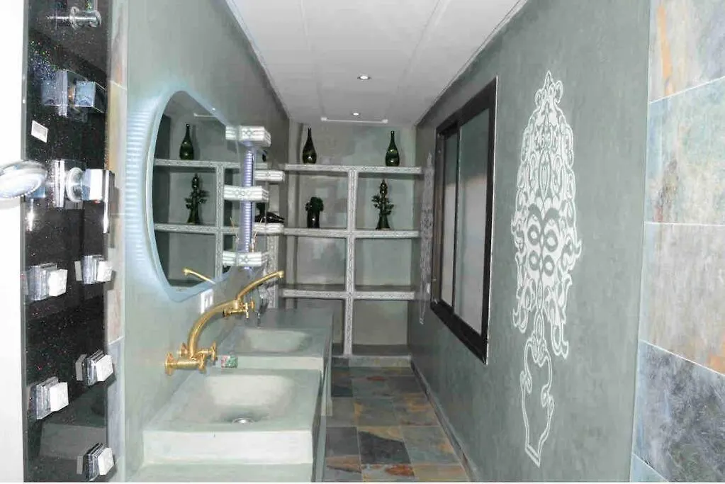 아파트 Appartement Bien Situe A Gueliz 마라케시